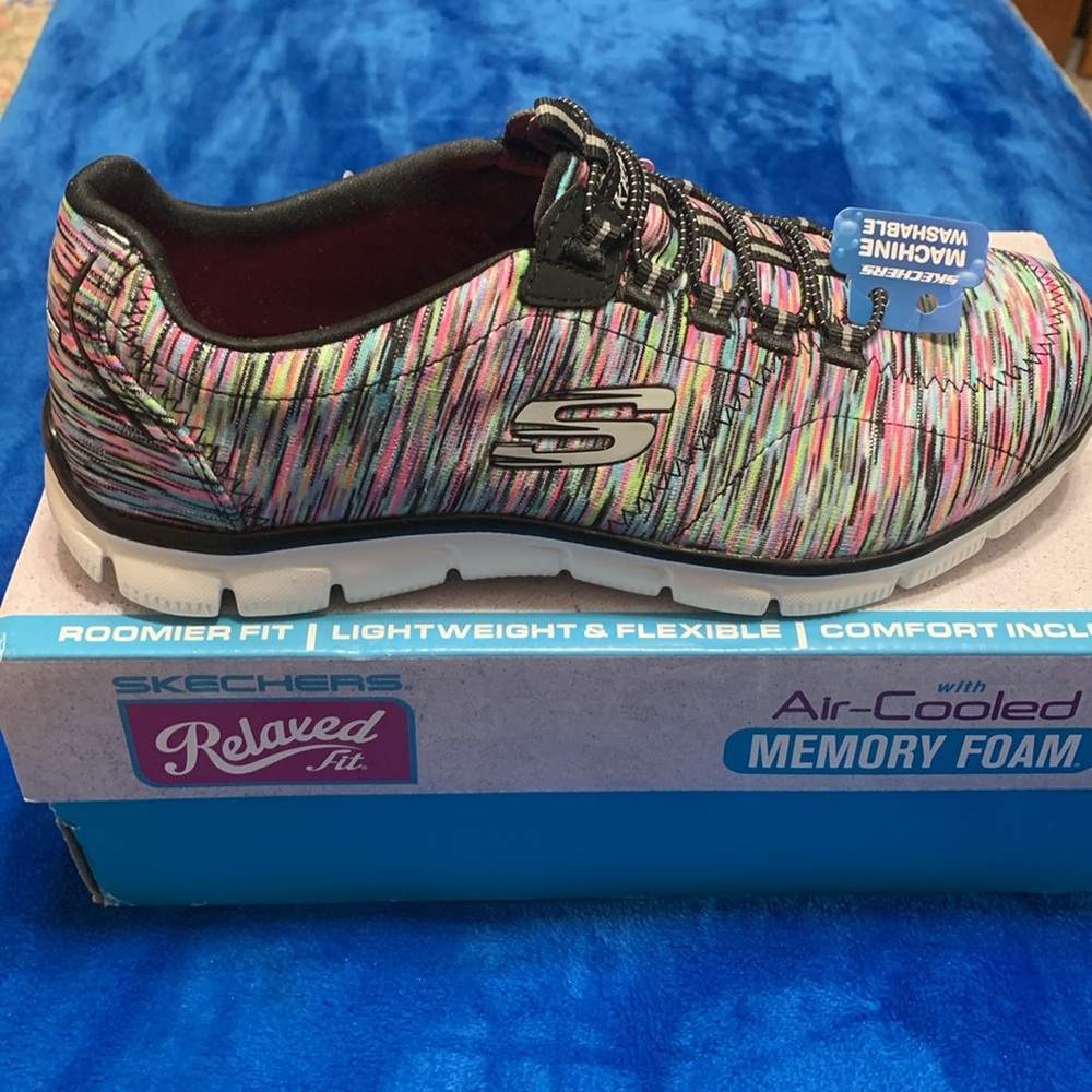 Skechers size 8, wide fit, new in box